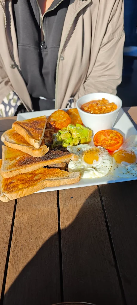 Outdoor breakfast